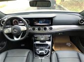 Mercedes-Benz E300 2020 cũ, màu xanh, siêu lướt chính hãng