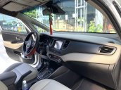 Bán xe Kia Rondo sản xuất 2018, xe màu trắng cực mới như hãng, có trả góp