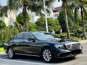 Bán Mercedes E200 đời 2019, màu đen còn mới