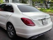 Mua ngay Mercedes C200 giá cực sốc, giá chỉ 989 triệu, giao xe tận nhà, trả góp lên đến 80%