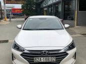 Cần bán lại xe Hyundai Elantra sản xuất 2019, màu trắng, 488tr