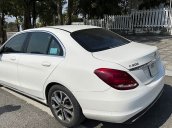 Bán ô tô Mercedes C200 AT đời 2018, màu trắng chính chủ