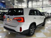 Bán Kia Sorento 2.4AT đời 2018, màu trắng, giá chỉ 750 triệu