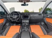 Volkswagen Tiguan Luxury S màu đen - nội thất cam đen - Xe có sẵn giao ngay