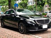 Cần bán xe Mercedes 2021, màu đen còn mới