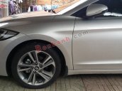 Bán ô tô Hyundai Elantra 2.0 sản xuất năm 2017, màu bạc còn mới