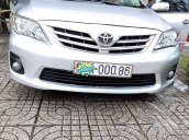 Cần bán xe Toyota Corolla Altis đời 2011, màu bạc