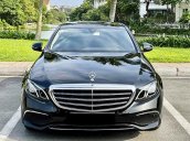 Bán Mercedes E200 đời 2019, màu đen còn mới