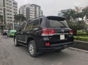 Xe chính chủ chào bán Toyota Land Cruiser VX V8 4.6L model 2017 màu đen nội thất đen, mới lăn bánh 48.000km