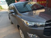 Cần bán lại xe Toyota Innova đời 2017, màu xám