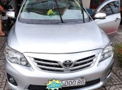 Cần bán gấp Toyota Corolla Altis đời 2011, màu bạc 