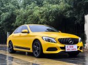 Cần bán gấp Mercedes sản xuất 2016, màu vàng  