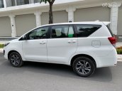 Bán xe Toyota Innova màu trắng giá tốt, sx năm 2020 còn mới nguyên, trả góp 70% lãi suất thấp