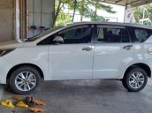 Cần bán xe Toyota Innova 2.0E năm 2018, màu trắng