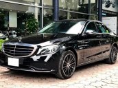 Cần bán xe Mercedes 2021, màu đen còn mới