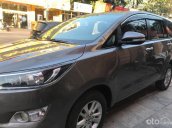 Cần bán lại xe Toyota Innova đời 2017, màu xám