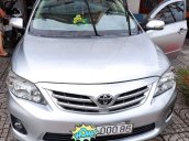 Cần bán xe Toyota Corolla Altis đời 2011, màu bạc