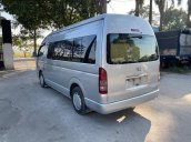 Cần bán gấp Toyota Hiace MT đời 2013, màu bạc, nhập khẩu nguyên chiếc giá cạnh tranh