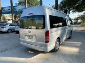 Cần bán gấp Toyota Hiace MT đời 2013, màu bạc, nhập khẩu nguyên chiếc giá cạnh tranh