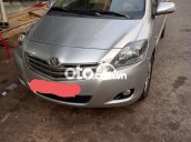 Bán Toyota Vios MT sản xuất 2012, màu bạc xe gia đình