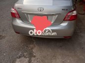 Bán Toyota Vios MT sản xuất 2012, màu bạc xe gia đình