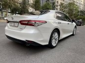 Cần bán gấp Toyota Camry 2.5Q sản xuất năm 2019, màu trắng, nhập khẩu nguyên chiếc như mới