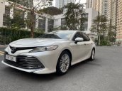 Cần bán gấp Toyota Camry 2.5Q sản xuất năm 2019, màu trắng, nhập khẩu nguyên chiếc như mới