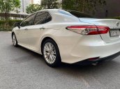 Cần bán gấp Toyota Camry 2.5Q sản xuất năm 2019, màu trắng, nhập khẩu nguyên chiếc như mới