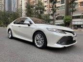 Cần bán gấp Toyota Camry 2.5Q sản xuất năm 2019, màu trắng, nhập khẩu nguyên chiếc như mới