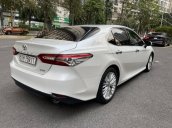 Cần bán gấp Toyota Camry 2.5Q sản xuất năm 2019, màu trắng, nhập khẩu nguyên chiếc như mới