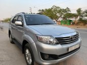 Bán gấp với giá ưu đãi chiếc Toyota Fortuner V 2013, xe còn mới