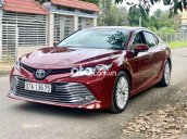 Cần bán xe Toyota Camry 2.5Q năm sản xuất 2020, màu đỏ, nhập khẩu