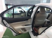Cần bán xe Toyota Camry 2.5Q năm 2021, màu trắng, nhập khẩu
