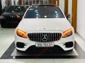 Bán xe Mercedes E300, model 2021, màu trắng