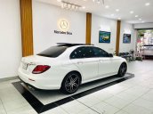 Bán xe Mercedes E300, model 2021, màu trắng