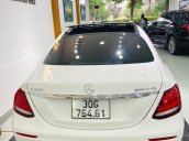 Bán xe Mercedes E300, model 2021, màu trắng