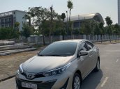 Cần bán lại xe Toyota Vios AT sản xuất năm 2018, màu xám, giá tốt