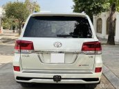 Xe Toyota Land Cruiser AT năm sản xuất 2016, màu trắng, nhập khẩu