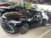 Bán Toyota Camry 2.0Q sản xuất năm 2021, màu đen, xe nhập