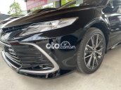 Bán Toyota Camry 2.0Q sản xuất năm 2021, màu đen, xe nhập