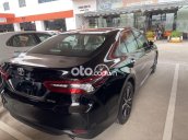 Bán Toyota Camry 2.0Q sản xuất năm 2021, màu đen, xe nhập