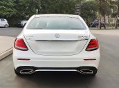 Bán Mercedes E300 AT sản xuất 2018, màu trắng