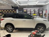 Cần bán gấp Toyota Fortuner 2.7 4x2 sản xuất 2019, màu trắng, nhập khẩu