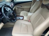 Bán Toyota Camry 2.0E năm sản xuất 2013, màu đen, xe gia đình sử dụng rất cẩn thận giữ gìn, bảo dưỡng định kỳ đầy đủ tại hãng