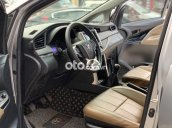 Cần bán gấp Toyota Innova 2.0E sản xuất 2018, màu xám