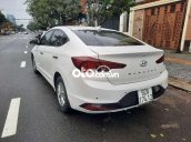 Xe Hyundai Elantra 1.6 MT năm 2019, màu trắng, 450tr