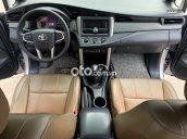 Cần bán gấp Toyota Innova 2.0E sản xuất 2018, màu xám