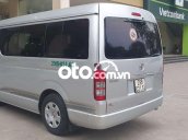 Cần bán xe Toyota Hiace Super Wagon 2.7 năm 2011, màu bạc