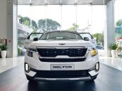 Cần bán xe Kia Seltos 1.4 turbo premium, màu trắng, năm sản xuất 2021, một xe duy nhất có sẵn giao ngay