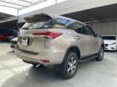 Bán xe Toyota Fortuner MT sản xuất năm 2020, xe máy dầu, odo chỉ mới 4.000km, xe có trả góp